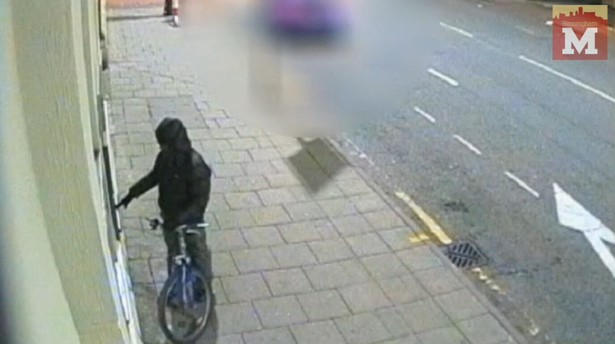 Robber at cashpoint